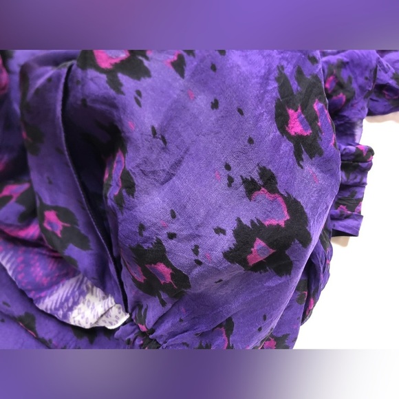 ARYN K Deep V Patterned Silk Top - Picture 14 of 14